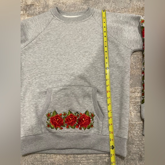 “Polish Rose" Crew Neck Sweatshirt Gray With Floral Embroidery Sz Small Ukraine - Picture 8 of 9